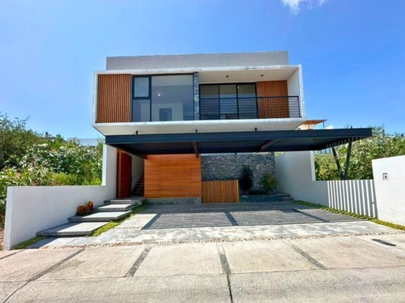 fachada de casa en zibata con sala a doble altura.
