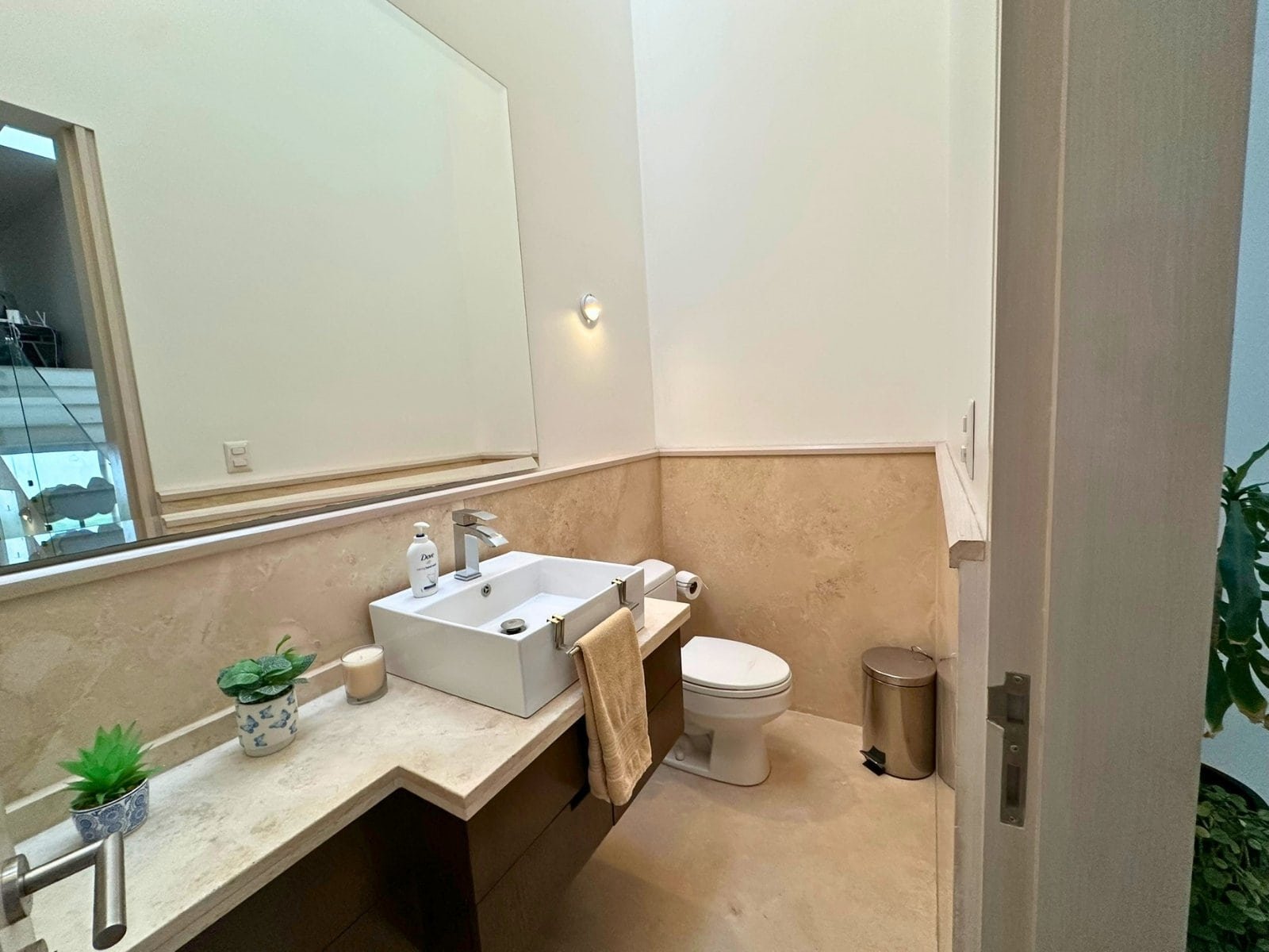 medio baño de visitas de casa de oportunidad en Cumbres del Lago, Juriquilla.