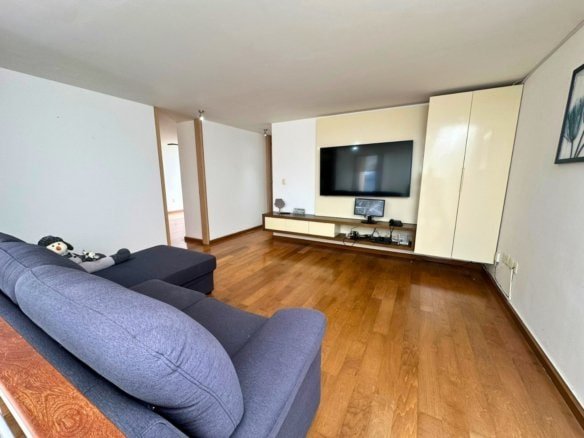 sala de tv de casa con recámaras amplias en Cumbres del Lago Juriquilla, Querétaro.