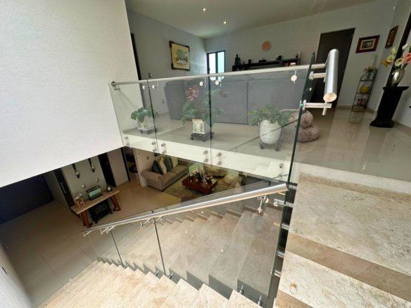 escaleras de casa en Cumbres del Lago, Querétaro.
