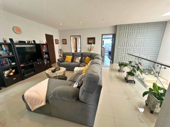 sala de tv de casa en Cumbres del Lago, Querétaro.