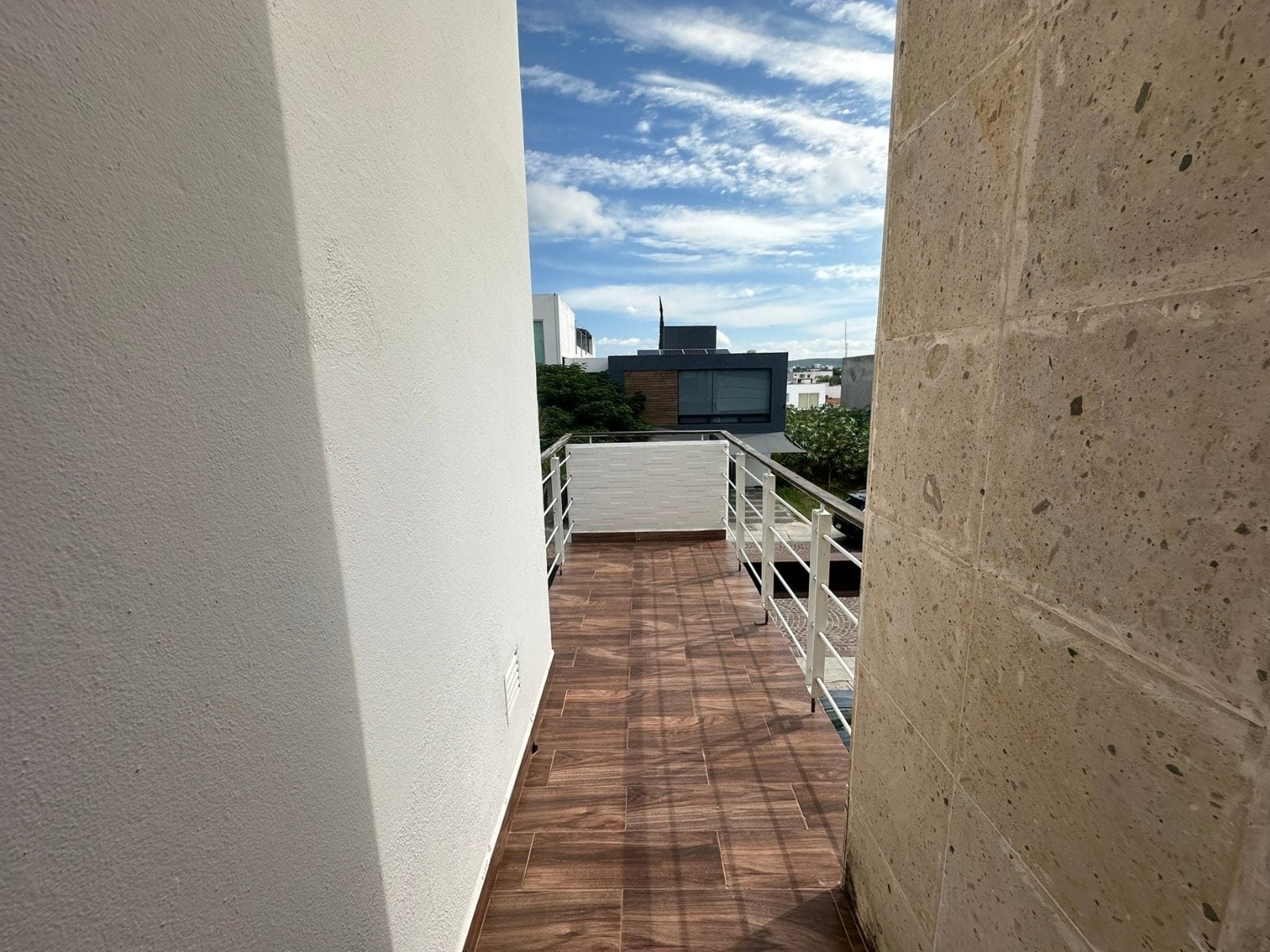 balcon de casa con recámaras amplias en Cumbres del Lago Juriquilla, Querétaro.