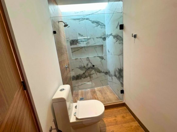 regadera 2 de casa en Zibata con sala a doble altura.