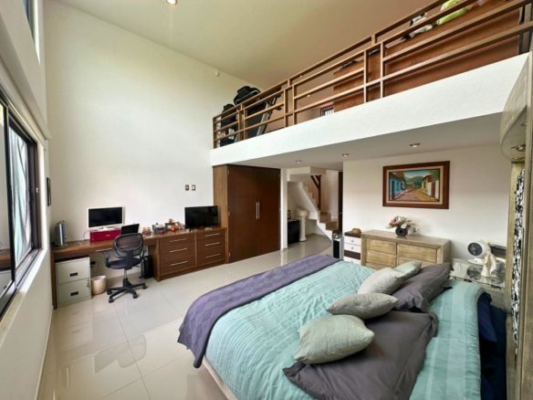 recamara 3 con tapanco de casa en Cumbres del Lago, Querétaro.