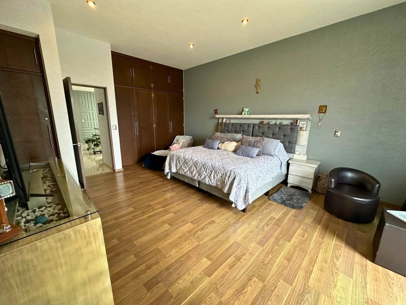 recamara principal y closet de casa en Cumbres del Lago, Querétaro.