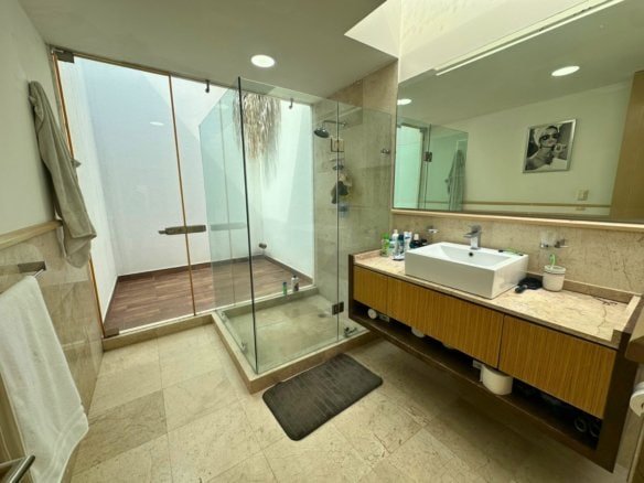baño principal de casa con recámaras amplias en Cumbres del Lago Juriquilla, Querétaro.