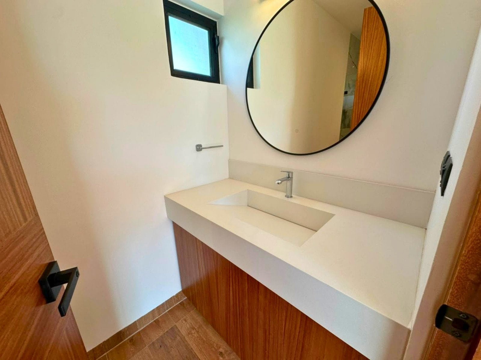 baño 3 de casa en Zibata con sala a doble altura.