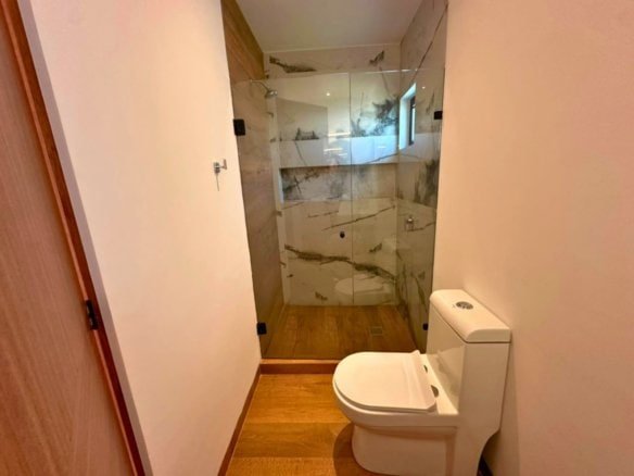 regadera 3 de casa en Zibata con sala a doble altura.