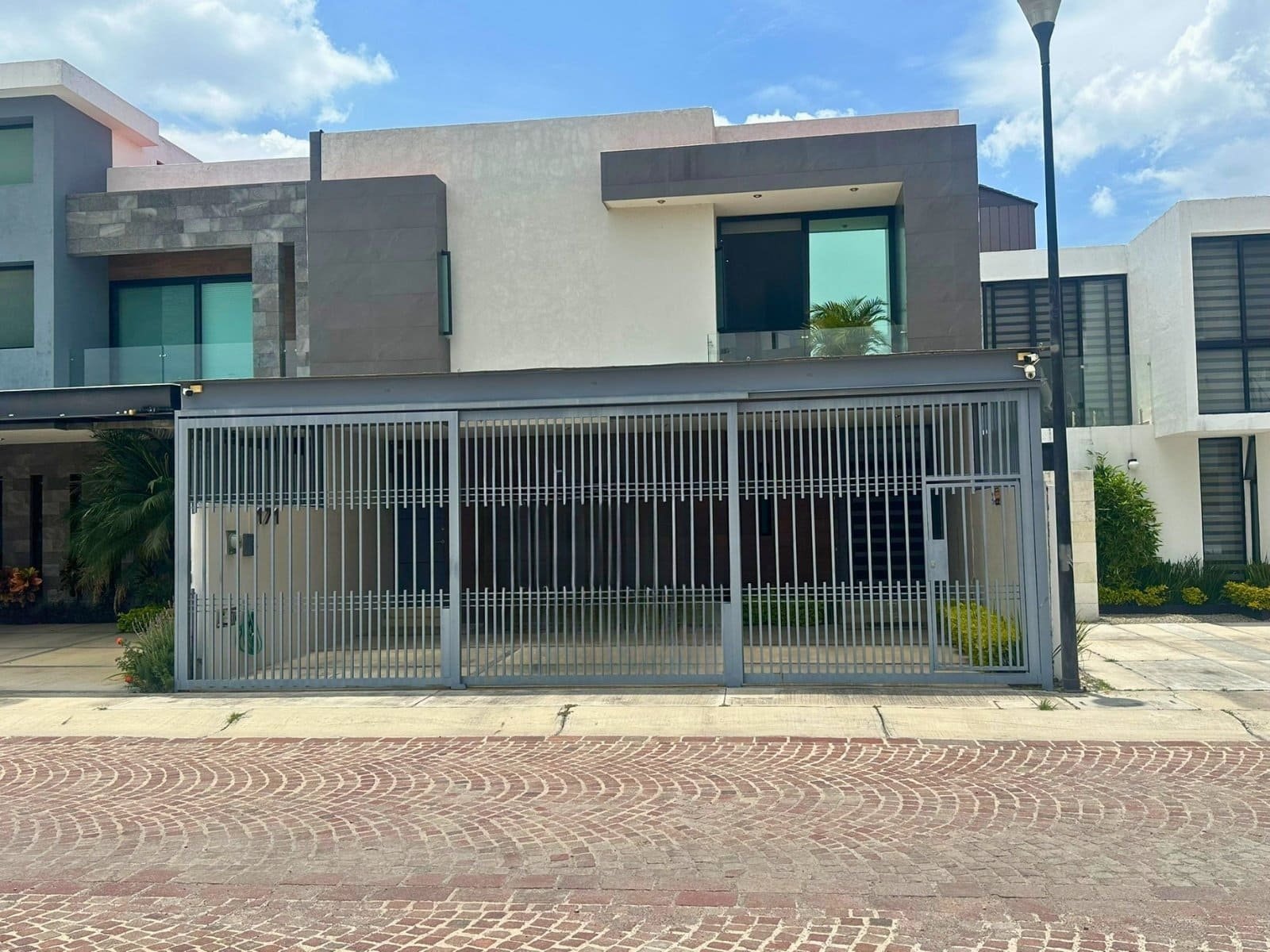 fachada de casa en Cumbres del Lago, Querétaro.