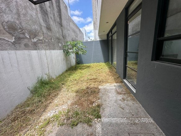 jardin de casa en Zibatá cerca de la Anáhuac