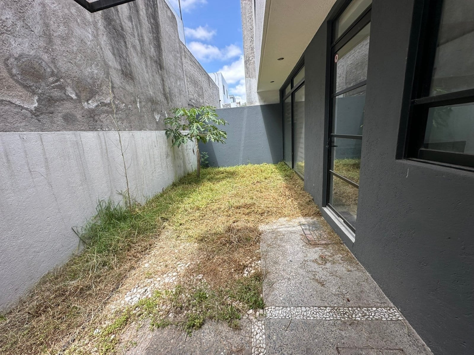 jardin de casa en Zibatá cerca de la Anáhuac