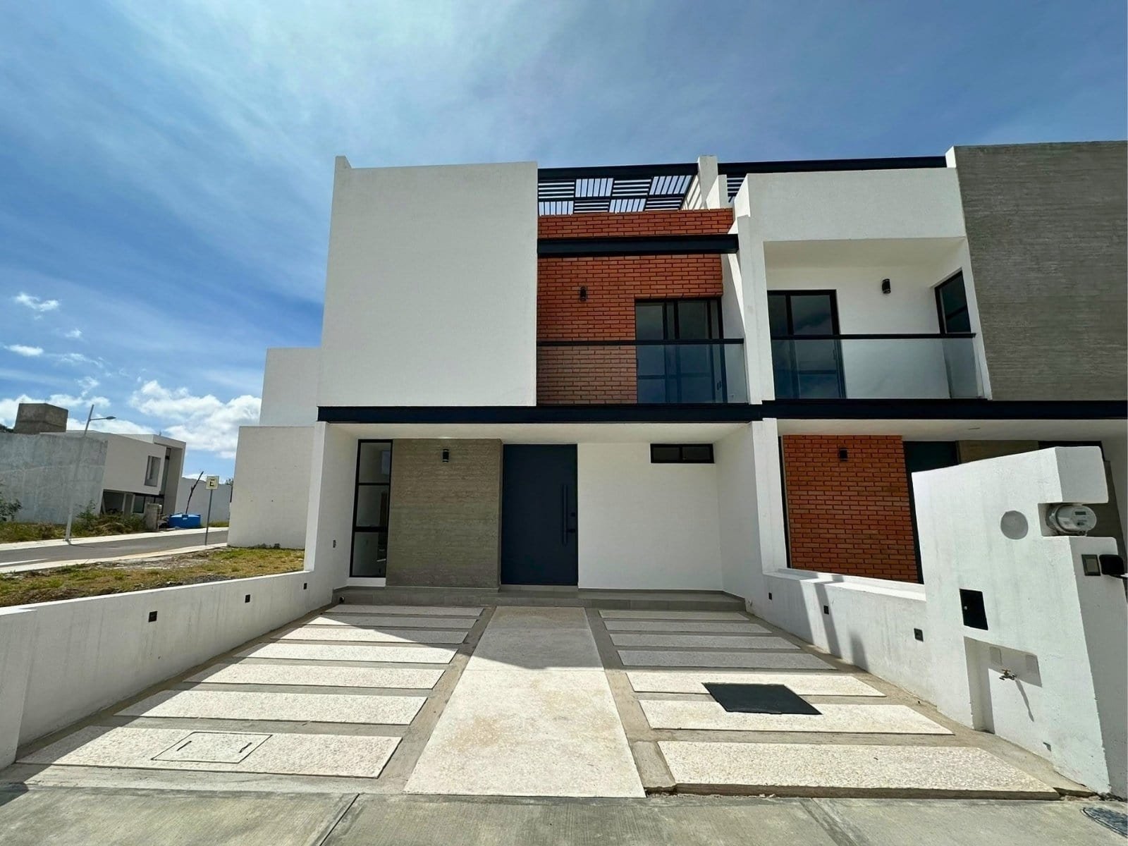 Amplia casa en Zakia con excelentes acabados | Estudio + Rooftop