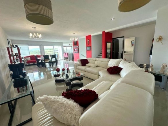 planta baja de casa en Cumbres del Lago con jardín amplio
