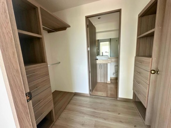 vestidor de departamento en Cumbres del Lago.