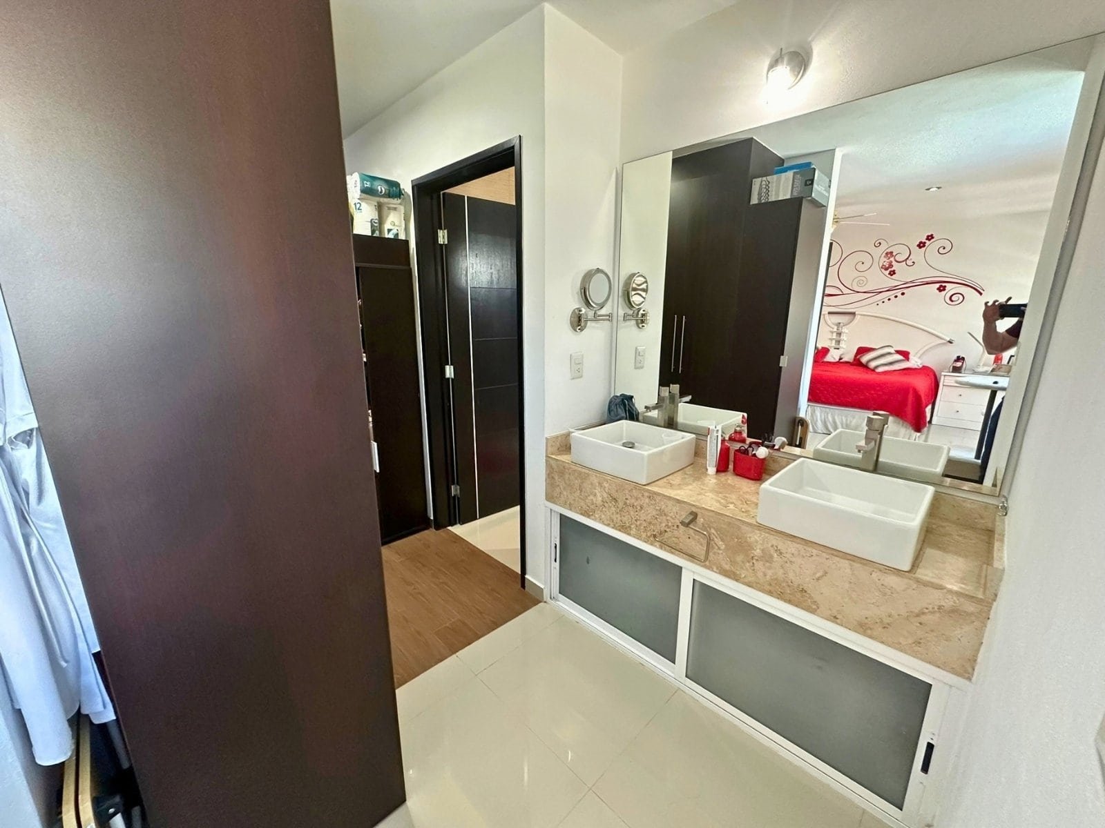 lavabo principal de casa en Cumbres del Lago con jardín amplio