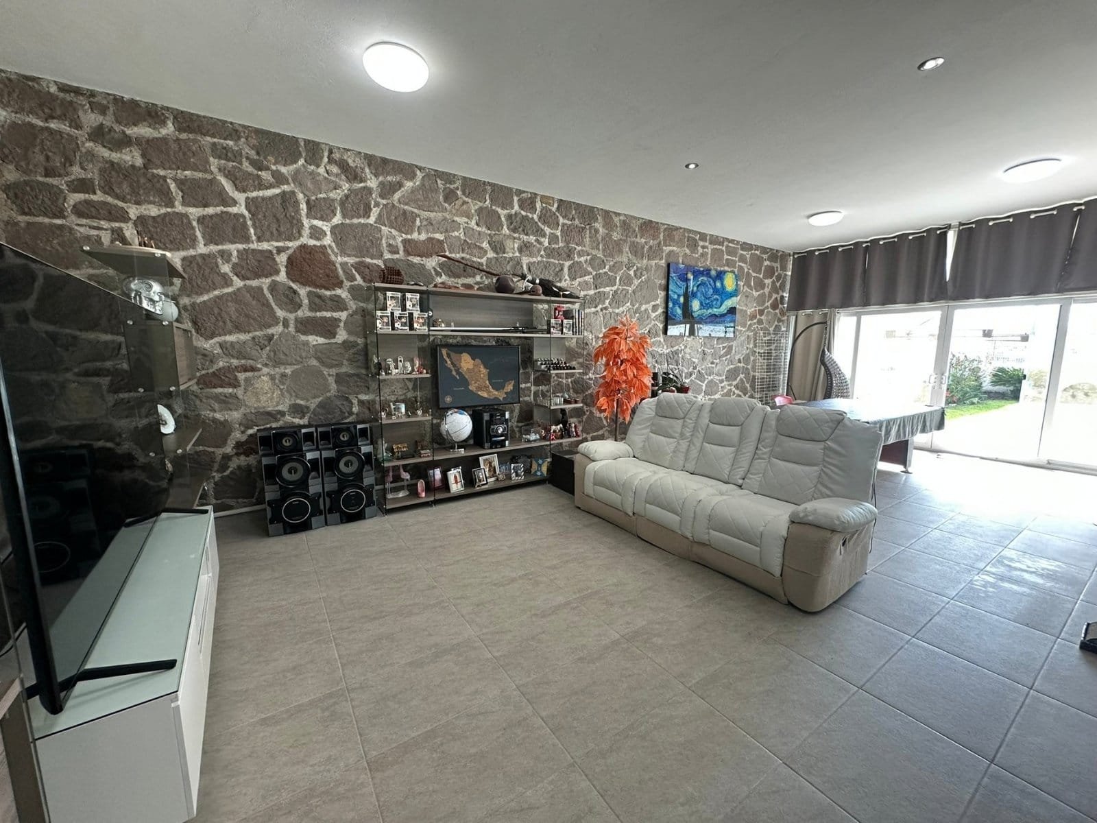 sotano de casa en Cumbres del Lago con jardín amplio