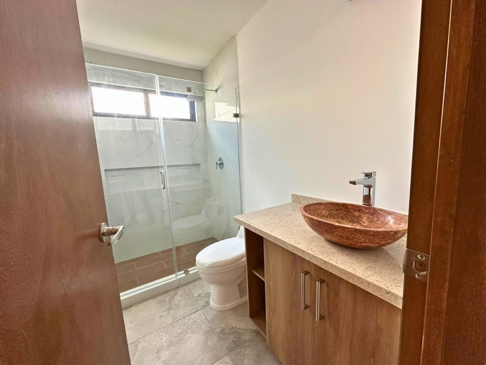 baño sotano de casa en Zibatá de 4 recámaras.
