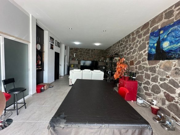 área social de casa en Cumbres del Lago con jardín amplio
