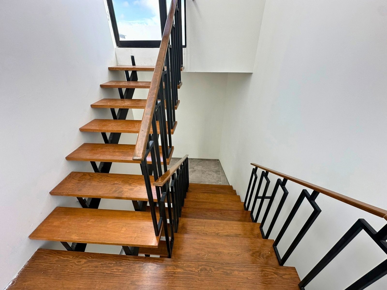 escaleras de casa en Zibatá de 4 recámaras.