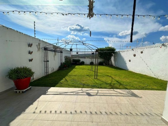 vista jardín de casa en Cumbres del Lago con jardín amplio