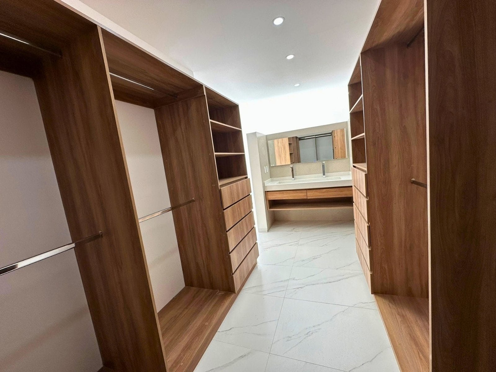 22 vestidor 2 de hermosa casa en Zibata.