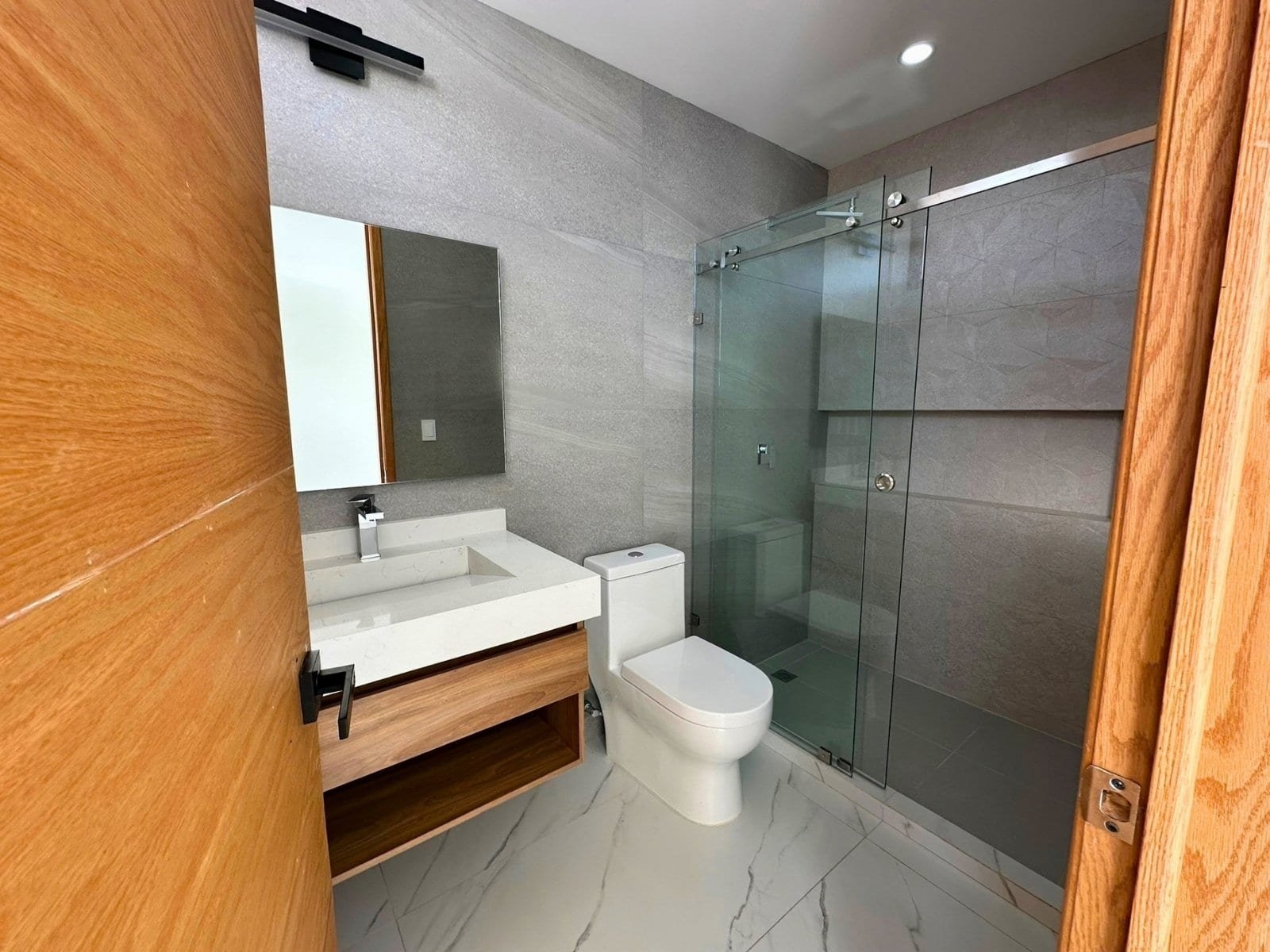 26 baño 3er nivel de hermosa casa en Zibata.