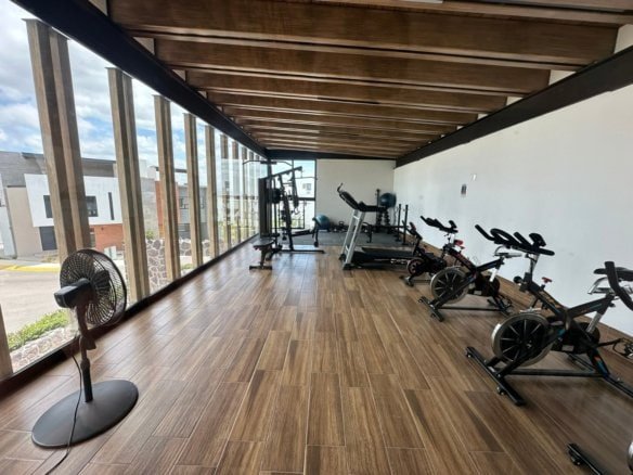 gym de amplia casa en Zakia, Querétaro.