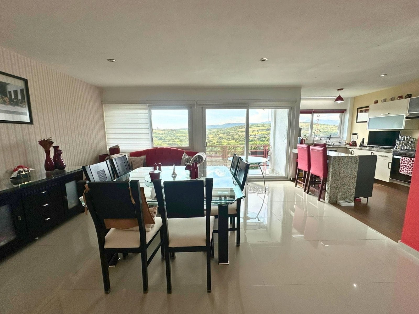 comedor de casa en Cumbres del Lago con jardín amplio