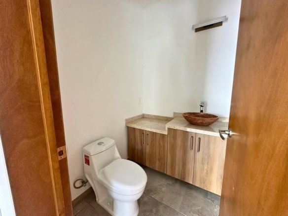 medio baño de casa en Zibatá de 4 recámaras.