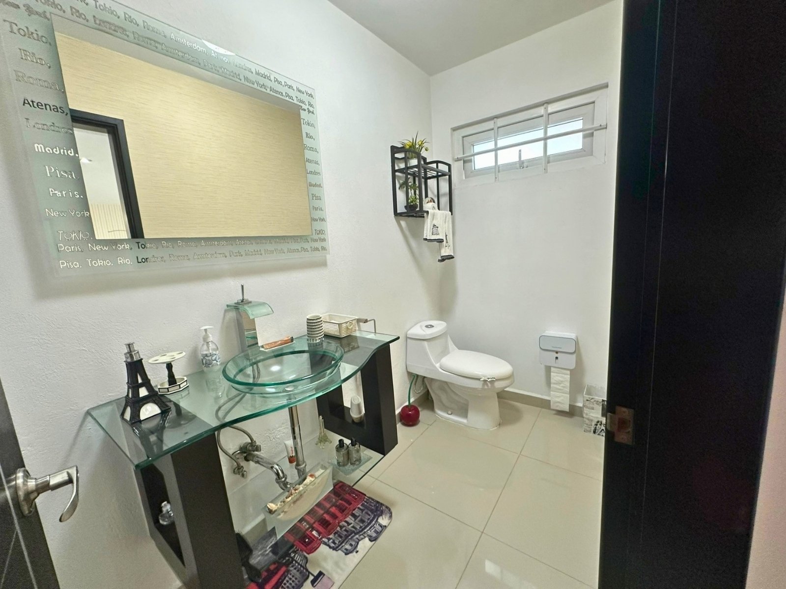 medio baño de casa en Cumbres del Lago con jardín amplio