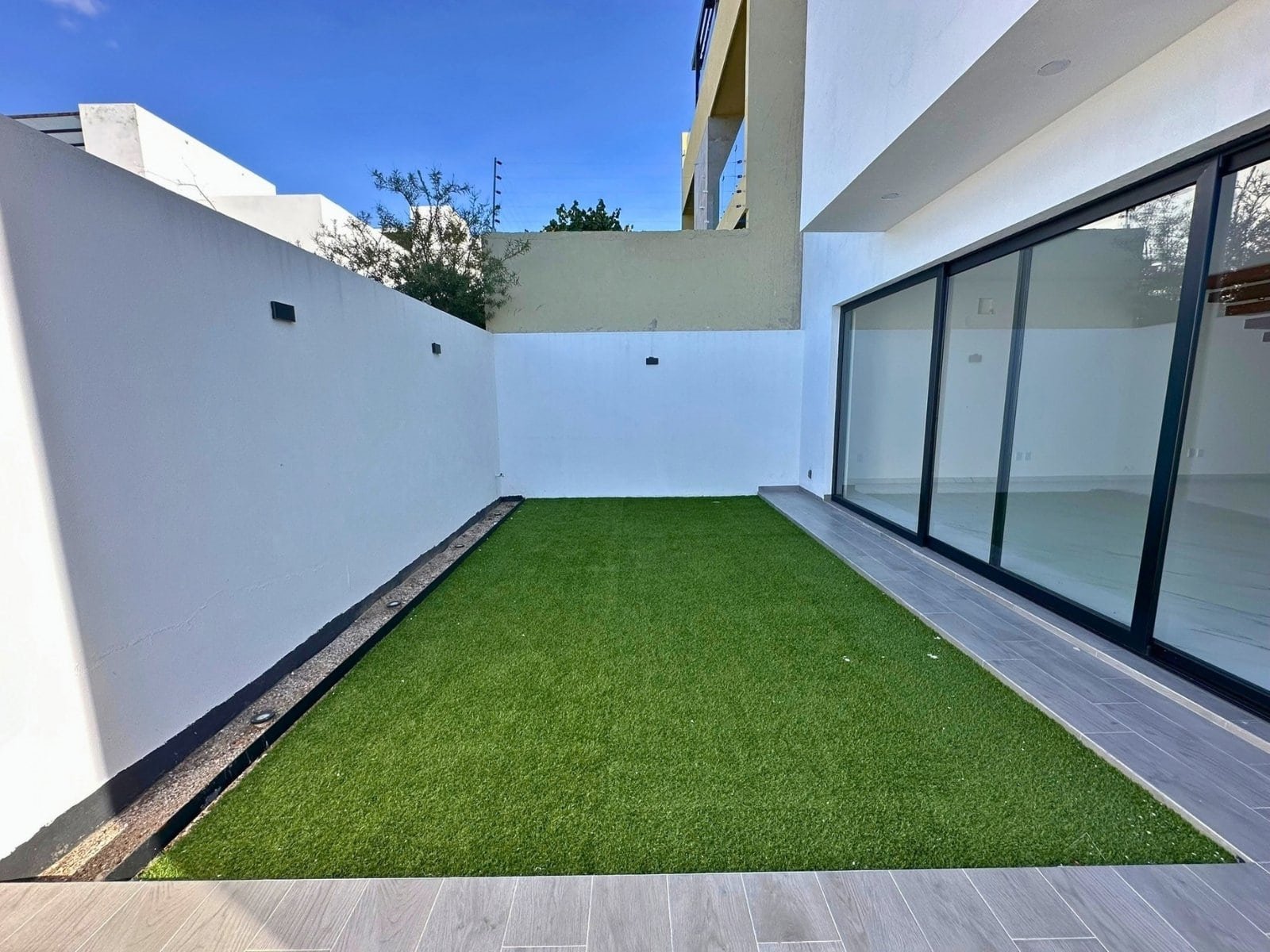 9 jardín de hermosa casa en Zibata.