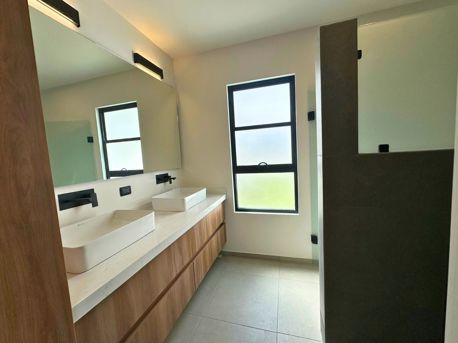 baño principal de amplia casa en Zakia