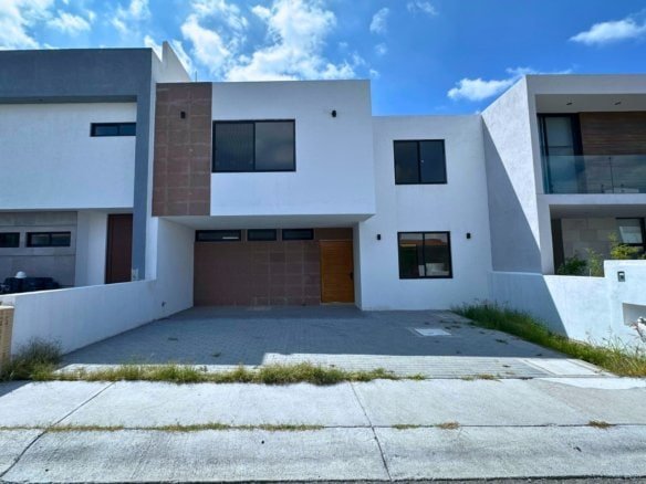 fachada de casa en lomes de Juriquilla