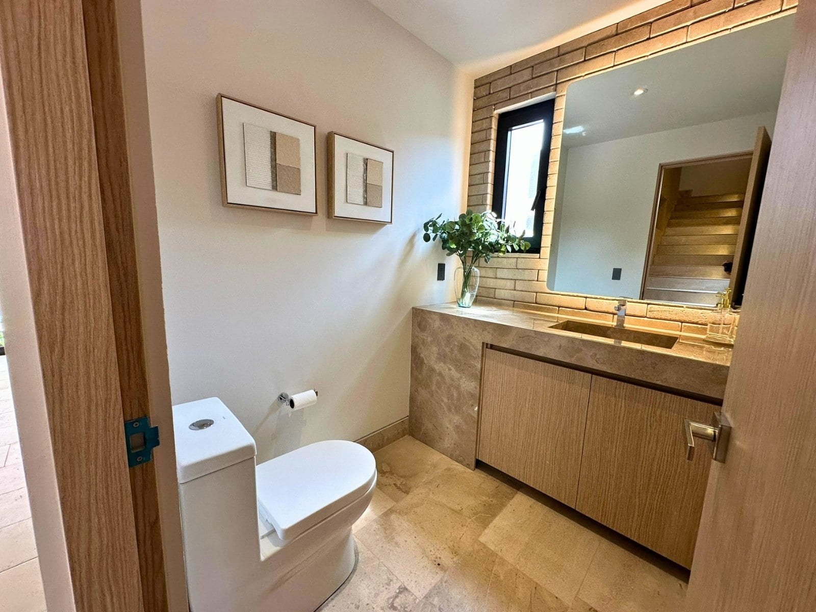 10 medio baño de casa de lujo en Altozano, Querétaro.