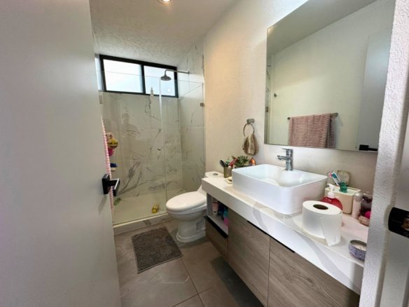 baño 2 de casa en venta en Sabino Zibatá, Querétaro.