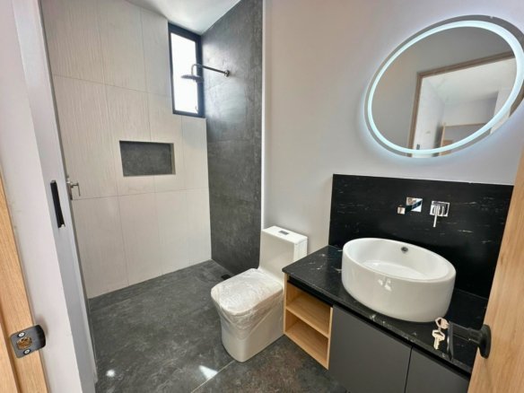 baño 2 de casa en Residencial El Mayorazgo, Querétaro.
