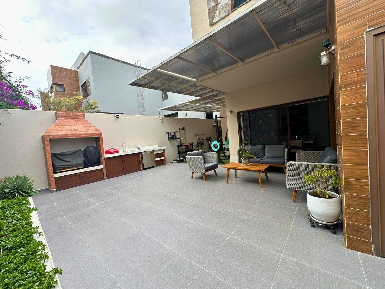 area social de casa en venta en Altozano de 4 recámaras.