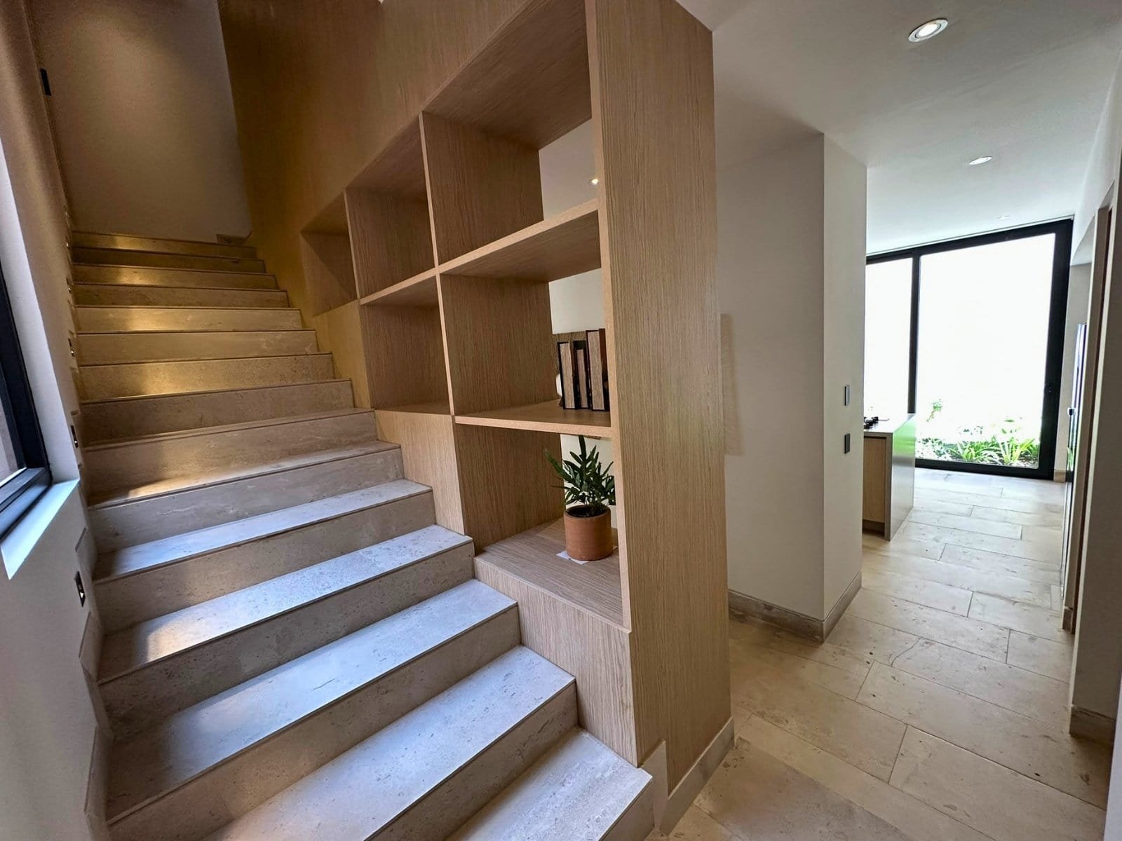 12 escaleras de casa de lujo en Altozano, Querétaro.