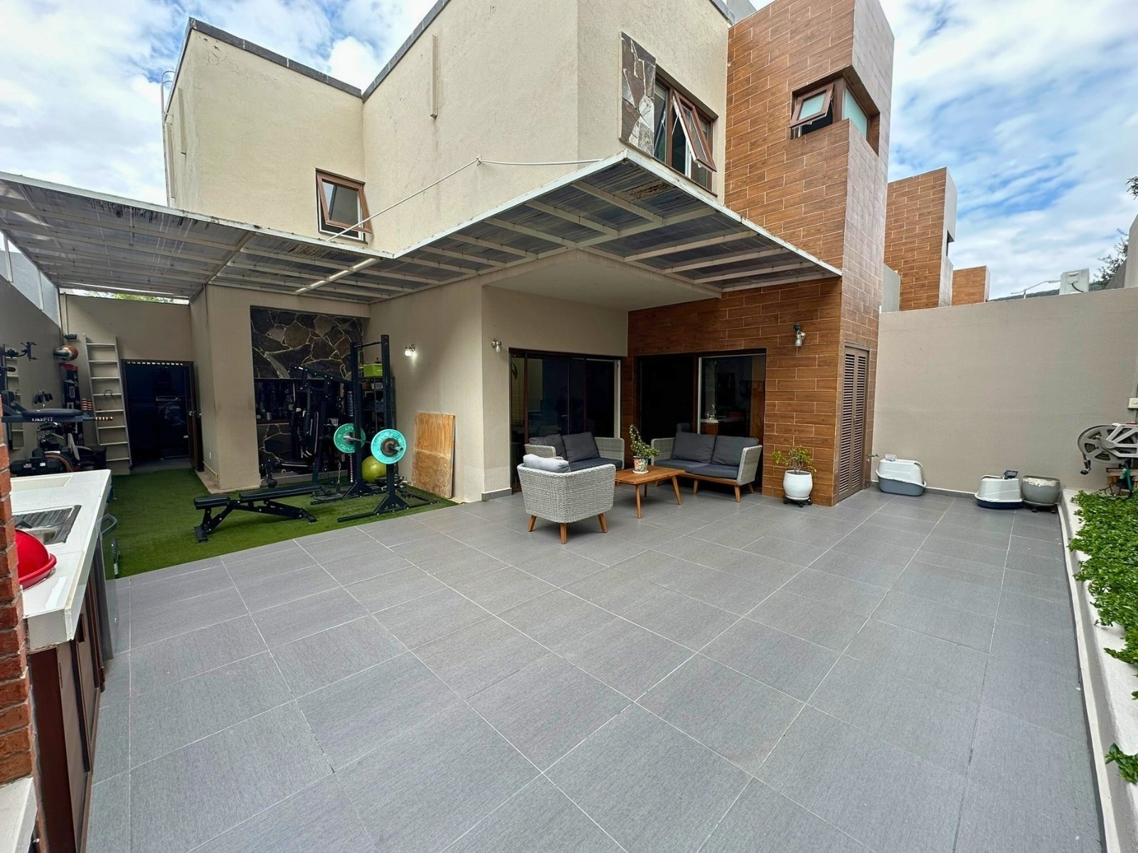fachada posterior de casa en venta en Altozano de 4 recámaras.