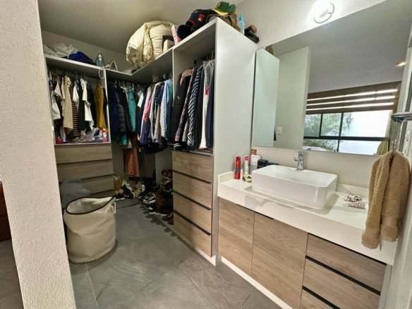 vestidor de casa en venta en Sabino Zibatá, Querétaro.
