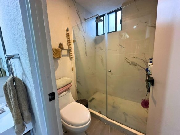 baño principal de casa en venta en Sabino Zibatá, Querétaro.
