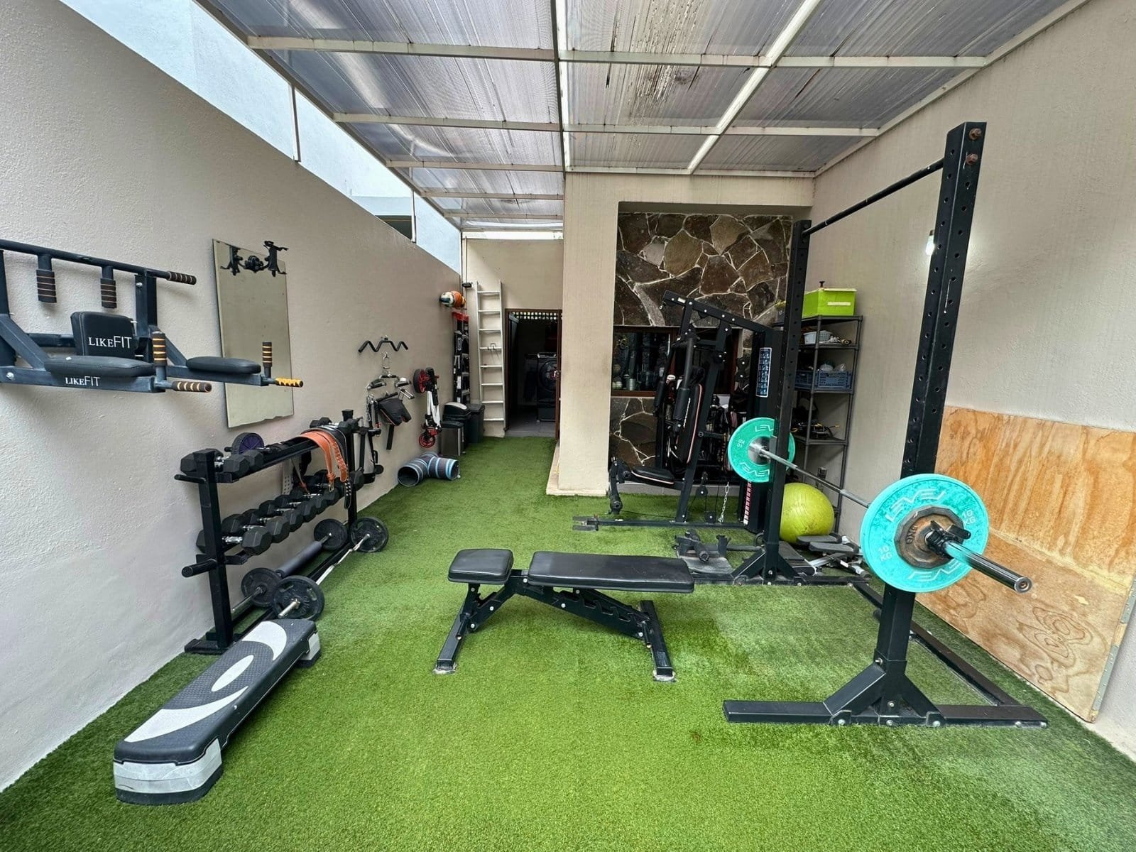 pasto sintetico de casa en venta en Altozano de 4 recámaras.