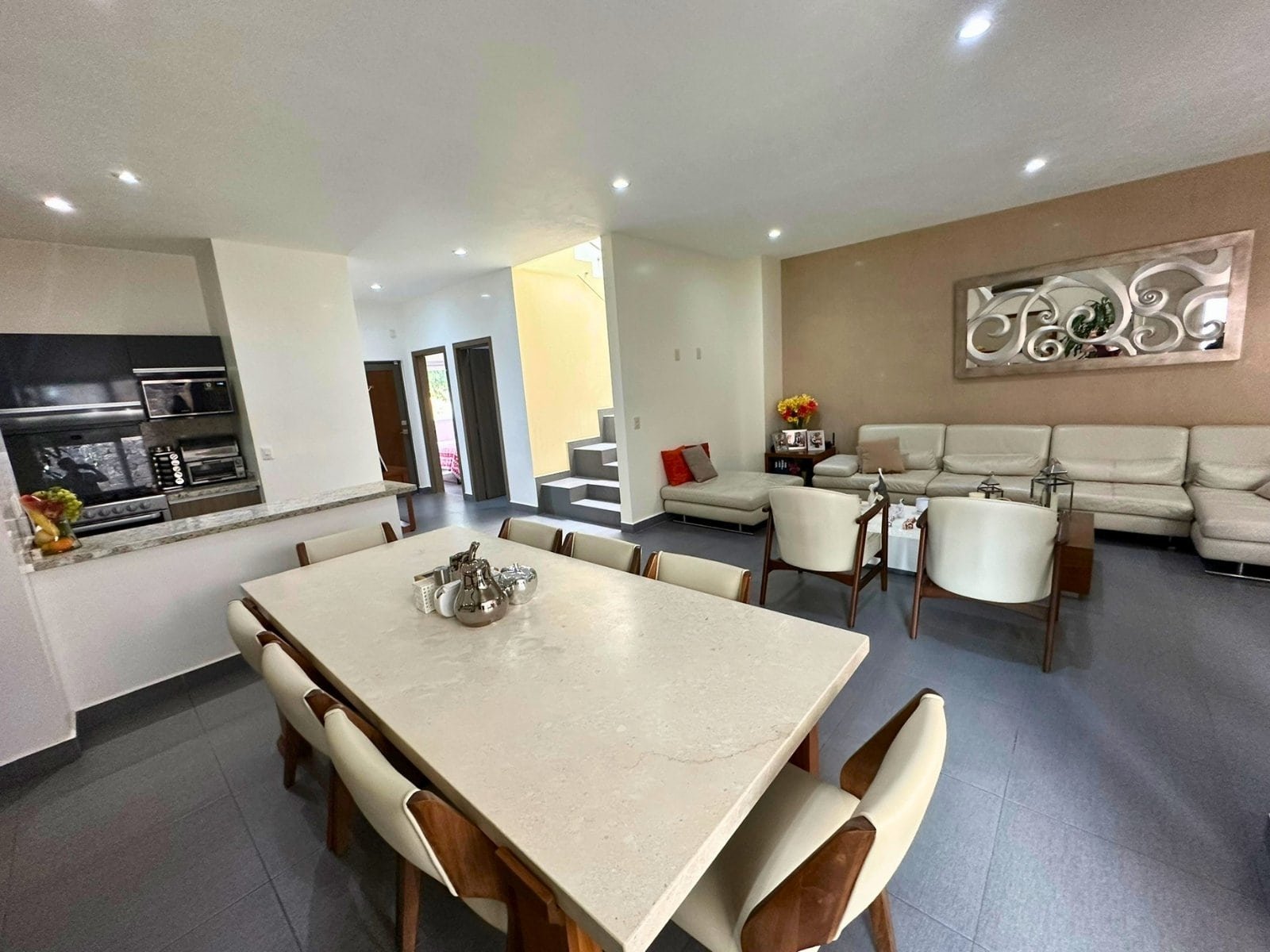 comedor grande de casa en venta en Altozano de 4 recámaras.