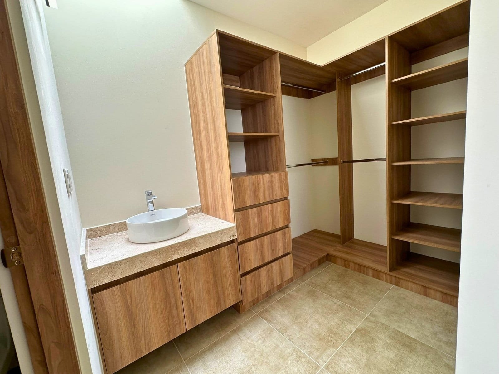 18 vestidor 2 de casa en lomes de Juriquilla