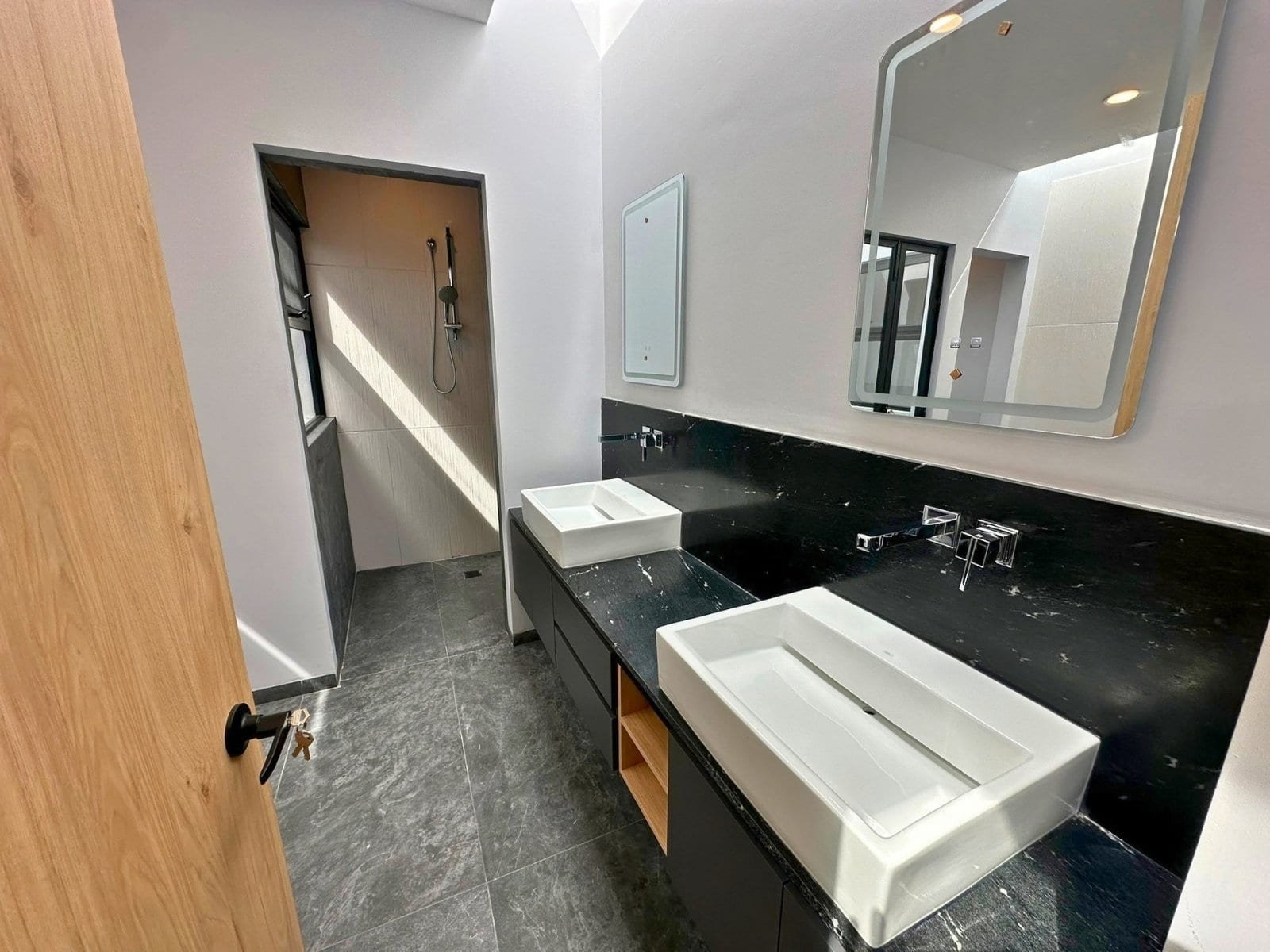 baño principal de casa en Residencial El Mayorazgo, Querétaro.