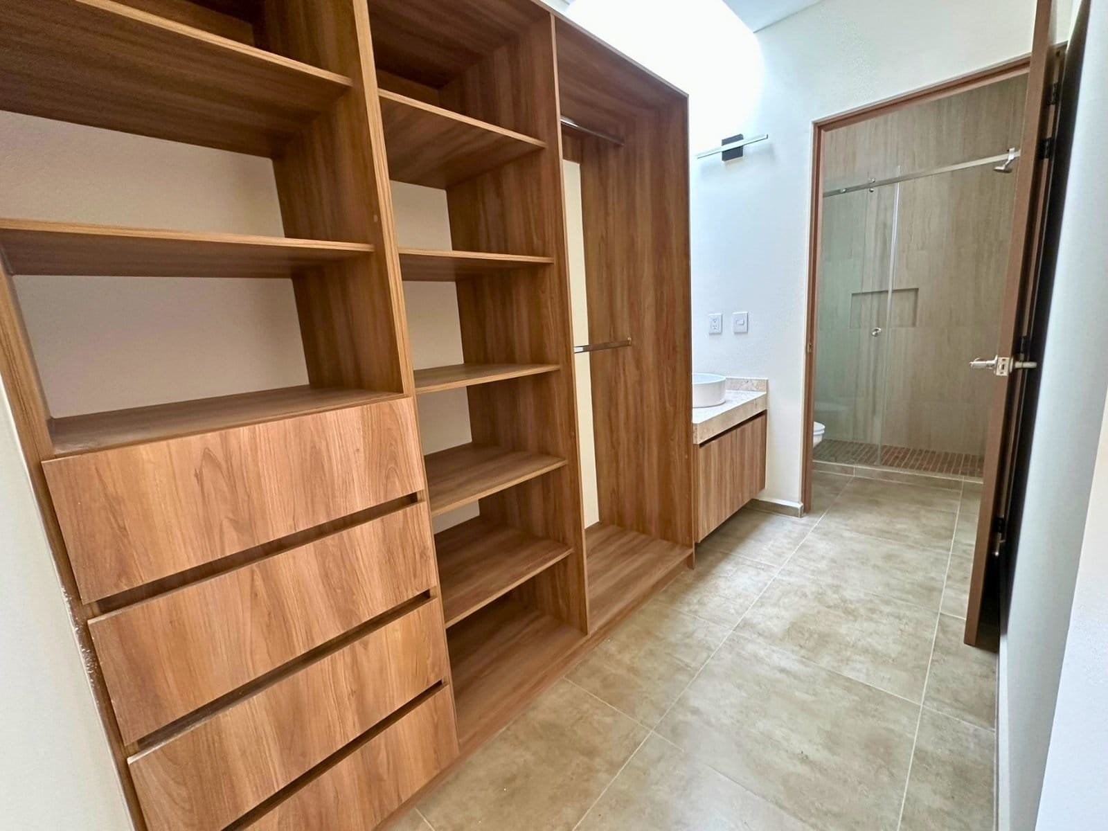 20 vestidor 3 de casa en lomes de Juriquilla