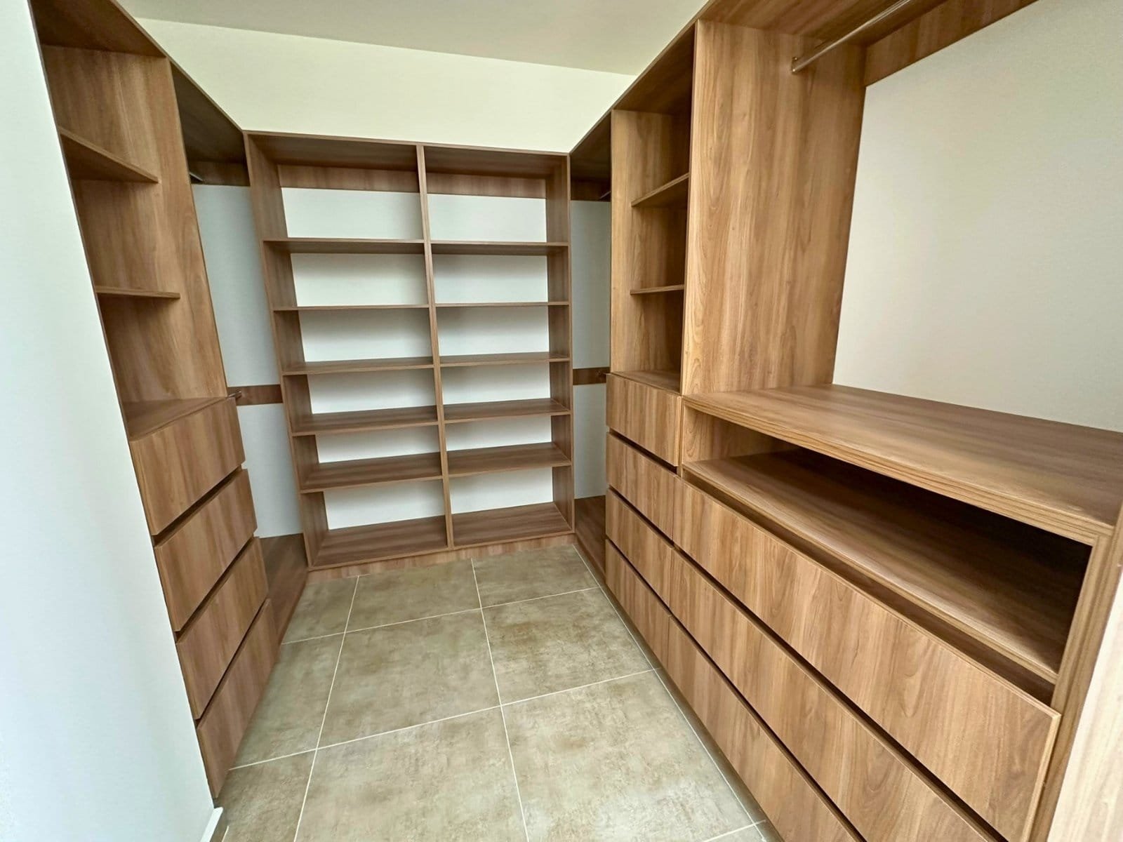 28 vestidor de casa en lomes de Juriquilla