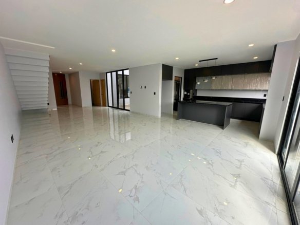 sala y comedor de casa en Residencial El Mayorazgo, Querétaro.