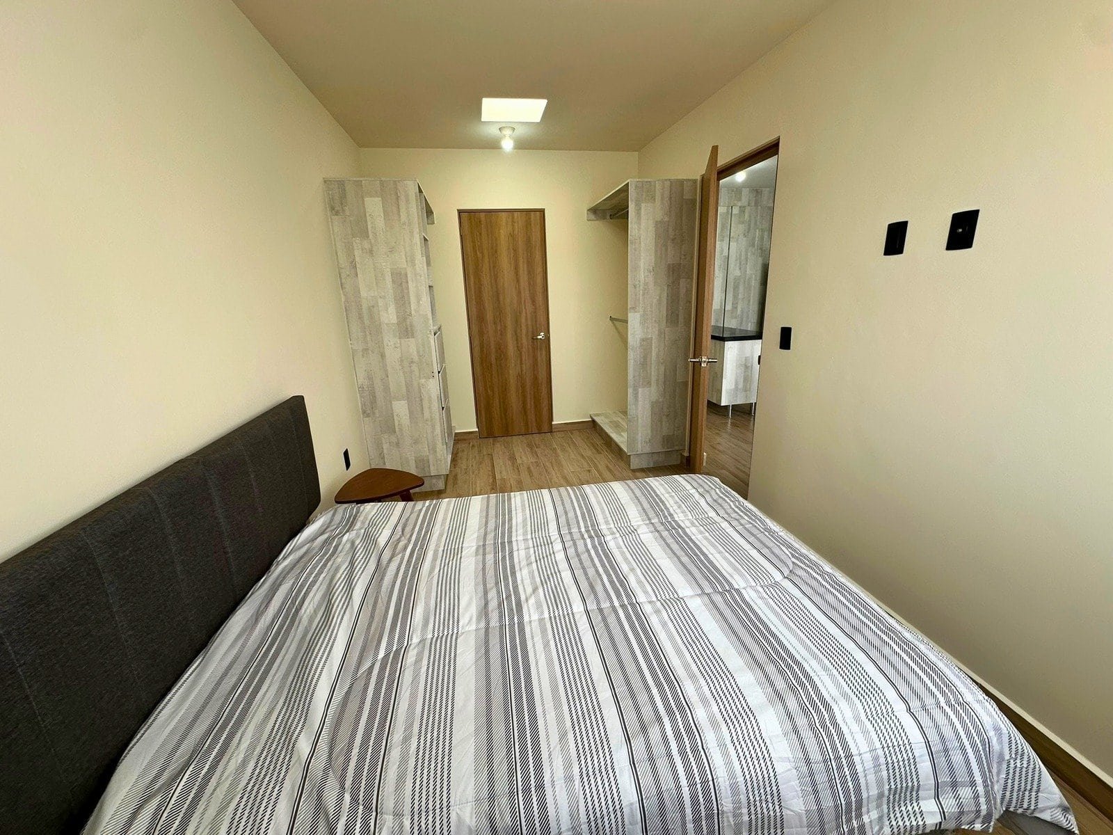 5 recamara con vestidor y baño de departamento en Zibatá frente Anáhuac.