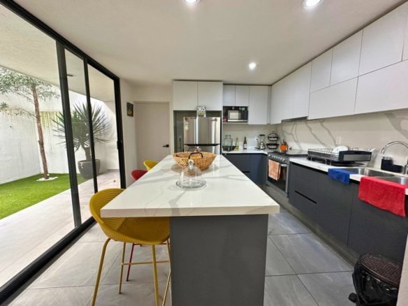 cocina integral de casa en venta en Sabino Zibatá, Querétaro.